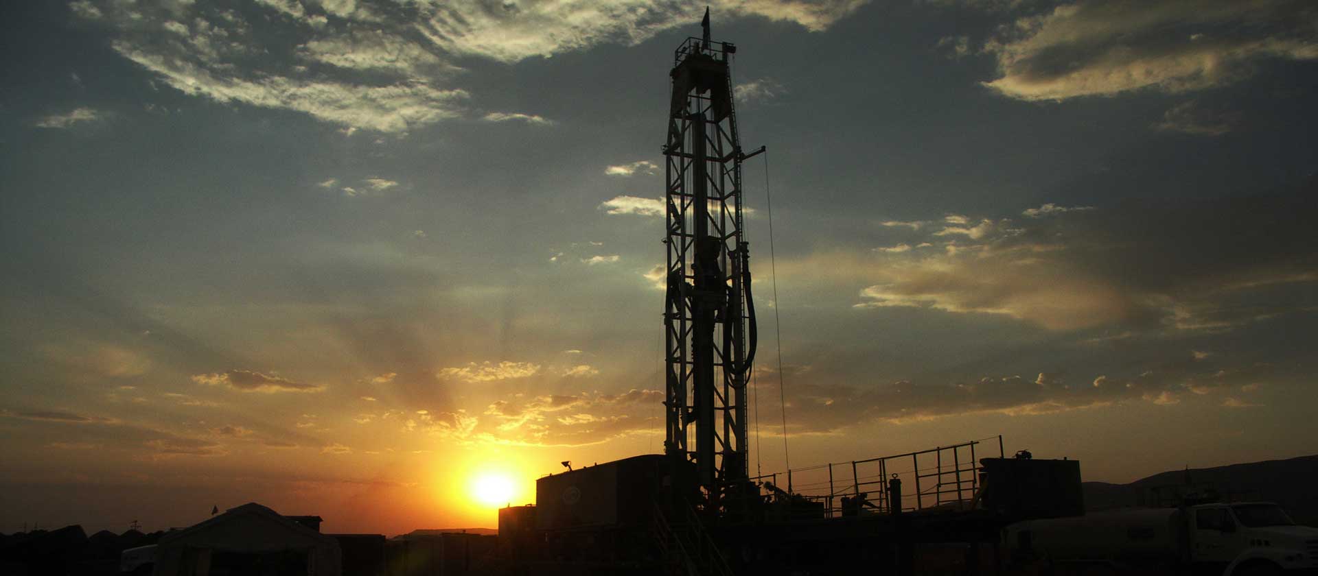 Drilling fluid circulation in geothermal well